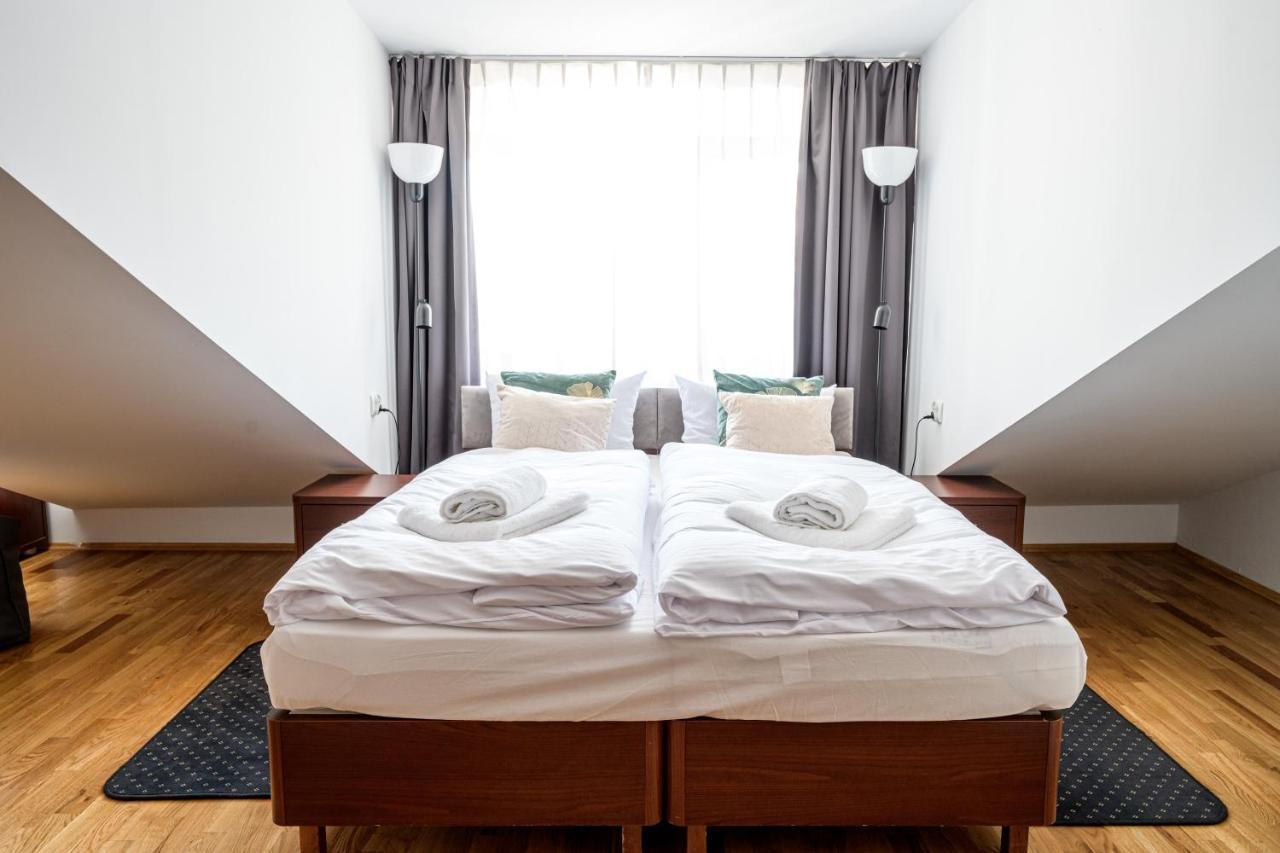 On/Set Aparthotel Krasków Eksteriør bilde