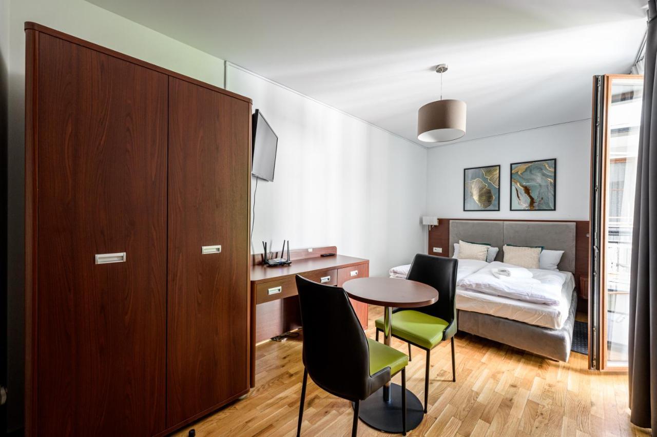On/Set Aparthotel Krasków Eksteriør bilde