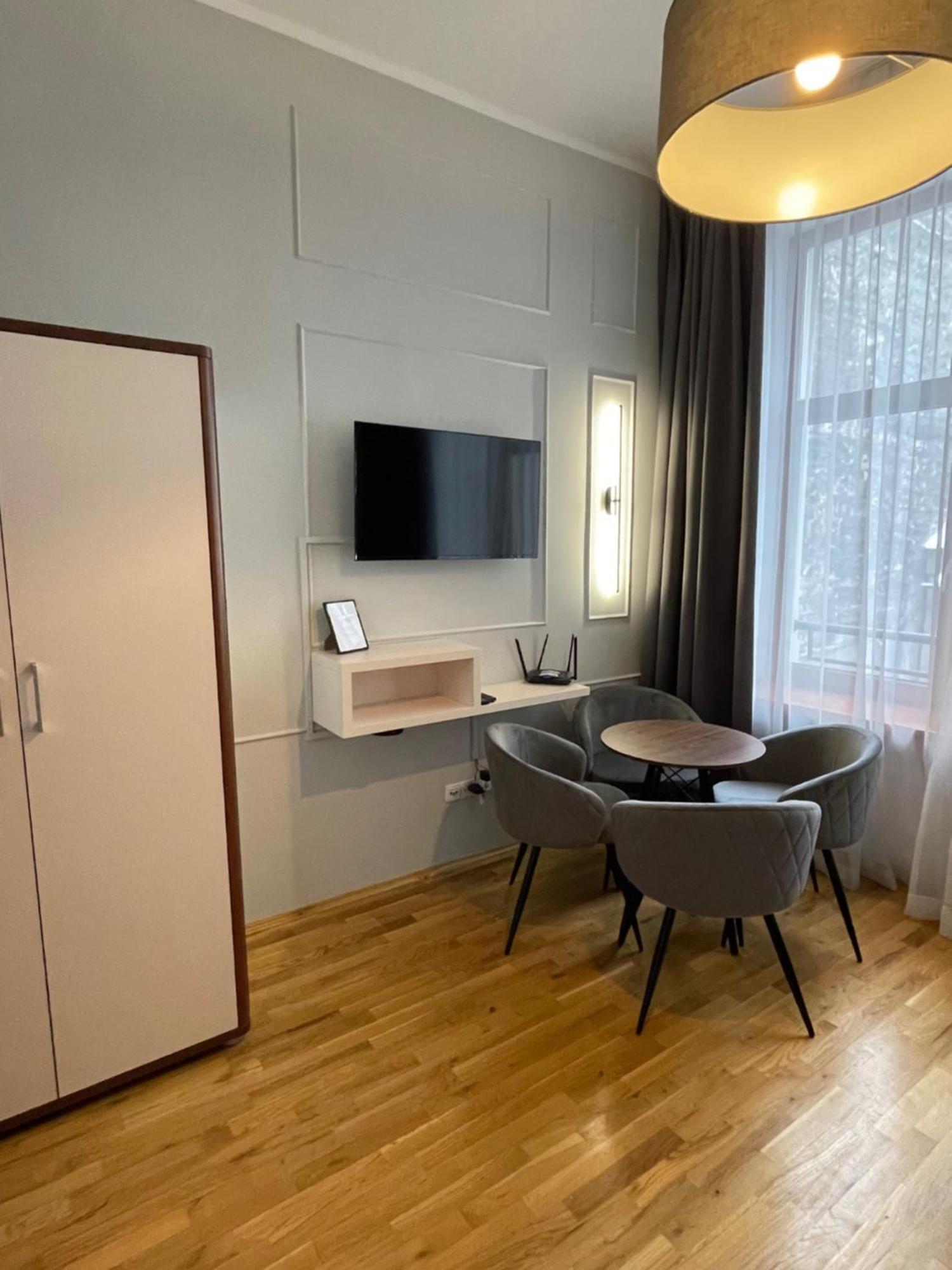 On/Set Aparthotel Krasków Eksteriør bilde
