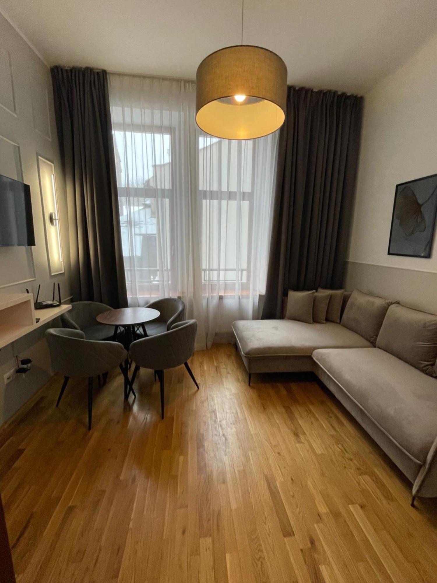 On/Set Aparthotel Krasków Eksteriør bilde
